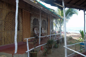 Sea View Resort Morjim Exterior photo